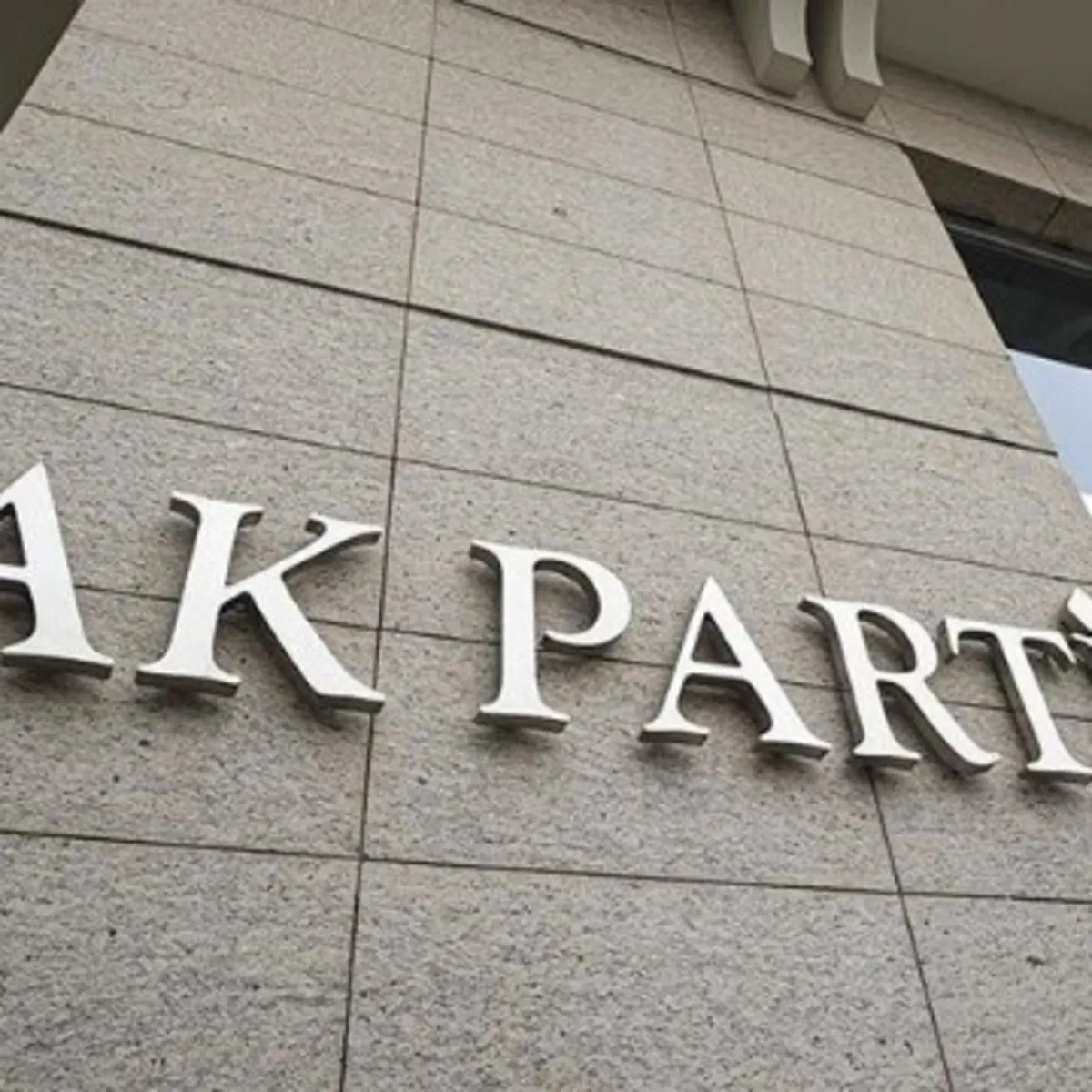 AK Parti'den CHP'ye sert tepki: Parti içi kavgalarına ayıracak vaktimiz yok