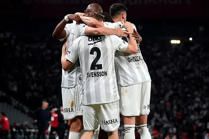 ziraat-turkiye-kupasi-finalinde-5-gollu-duello-zafer-besiktasin-iste-heyecan-dolu-macin-gol-anlari-1716494801027.jpg Ziraat Türkiye Kupası finalinde 5 gollü düello! Zafer Beşiktaş'ın | İşte heyecan dolu maçın gol anları... | Başkan Erdoğan'dan tebrik mesajı - 3