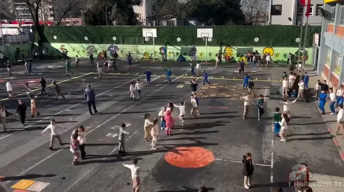 mecliste-ilahi-tartismasi-ak-partili-milletvekilinden-muhalefete-laiklik-tokadi-1772012571741.png Başkan Recep Tayyip Erdoğan “Kabe’de Hacılar” ilahisi hakkında konuştu: Gerçek Türkiye fotoğrafı - 7