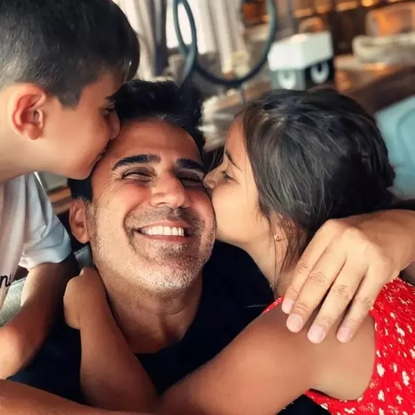 emrah-cocuklariyla-fotografini-paylasti-ortalik-karisti-tayfunun-gunahi-ne-1692607158936.jpeg Emrah çocuklarıyla fotoğrafını paylaştı ortalık karıştı! “Tayfun’un günahı ne?” - 2