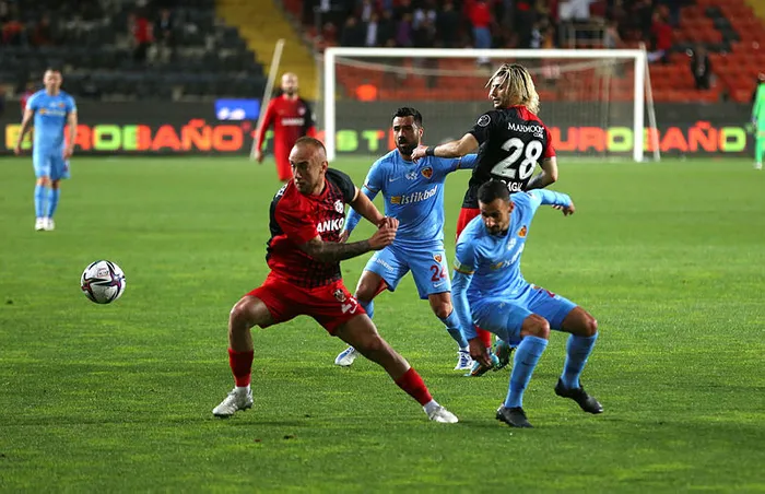 super-ligde-kume-dusen-son-iki-takim-da-belli-oldu-altay-ve-rizespor-lige-veda-etti-1651864561757.jpg Süper Lig'de küme düşen son iki takım da belli oldu! Altay ve Rizespor lige veda etti - 3