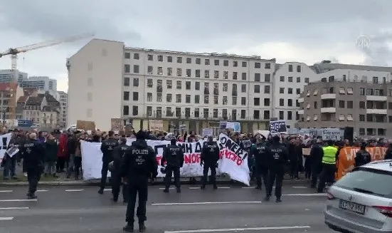 Son dakika: Angela Merkel ve Kiryakos Miçotakis’e Berlin’de şok!