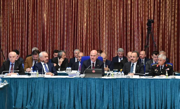 Bakan Soylu’dan TİP’li Şık ile HDP’li Turan’a yaylım ateşi: Otur aşağıya terörist bozuntusu