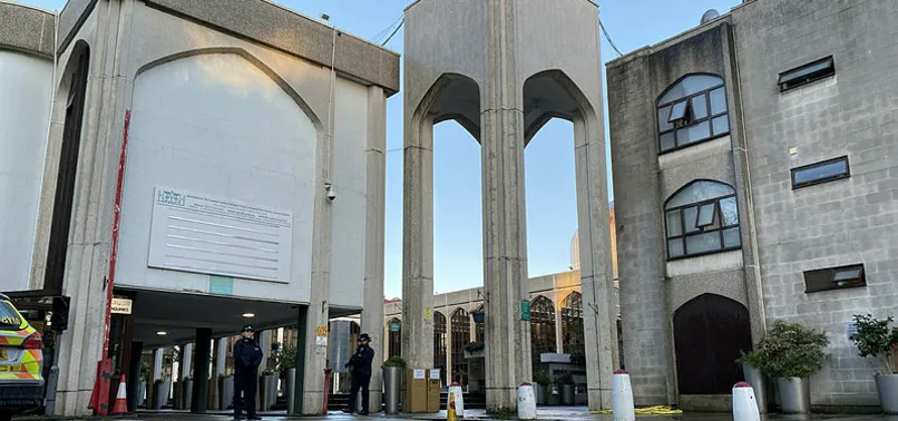 Son dakika haberi...Londra'da bir kişi, camide namaz kılan din görevlisini bıçakladı