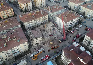 Depremzedeler için önemli teklif: Kredi borçları faizsiz ertelensin