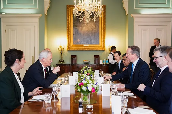 İngiltere Dışişleri Bakanı Cameron, İsrail’i bir kez daha işgalci güç olarak nitelendirdi