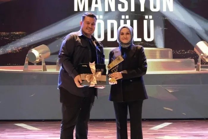 altin-baklava-film-akademisi-ix-uluslararasi-ogrenci-film-festivalinde-oduller-sahiplerini-buldu-1734082403057.jpeg Özel ödüller geceye damga vurdu (A Haber arşiv)