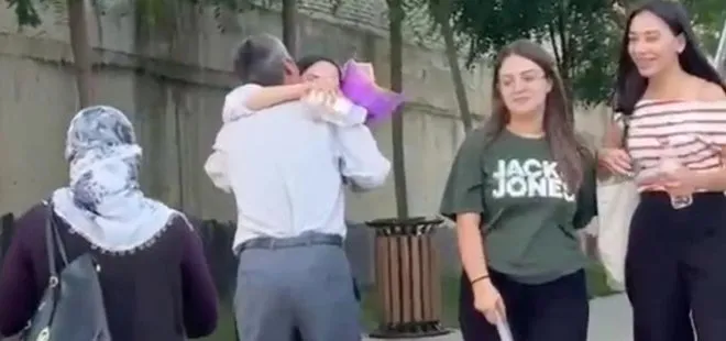 YKS sonrası kızını çiçeklerle karşılamıştı! Türkiye'nin konuştuğu baba: Dünyanın en güzel anıydı