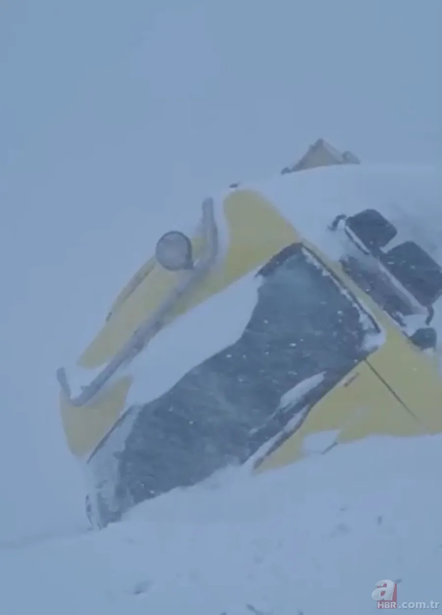 Dev kar kütleleri iş makinelerini yuttu! Ardahan-Artvin yolunda korku dolu anlar 5
