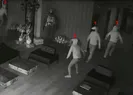 Aynada kendisinden korkan hırsız, panikle kaçtı