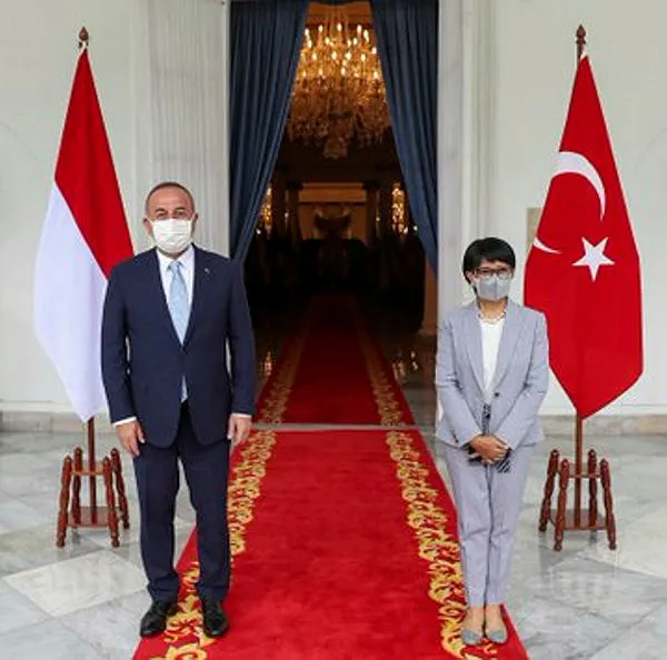 Son dakika: Bakan Çavuşoğlu, Endoneyza mevkidaşı Marsudi ile bir araya geldi