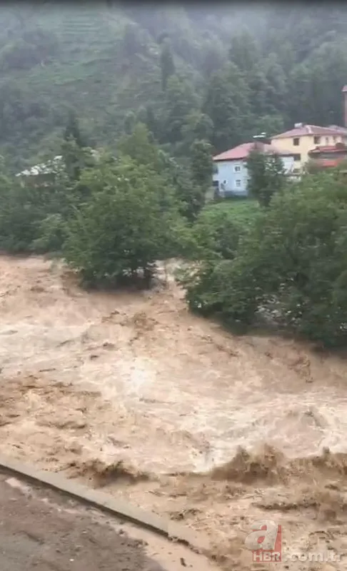 Rize yine sular altında: Dereler taştı yollar kapandı 22