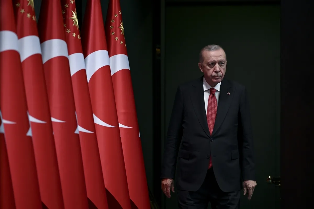 erdogandan-kabine-sonrasi-fon-sorusturmasi-mesaji-haksiz-kazanc-saglayan-bedelini-oder-1791821210177.jpeg Erdoğan'dan Kabine sonrası fon soruşturması mesajı: Haksız kazanç sağlayan bedelini öder - 4