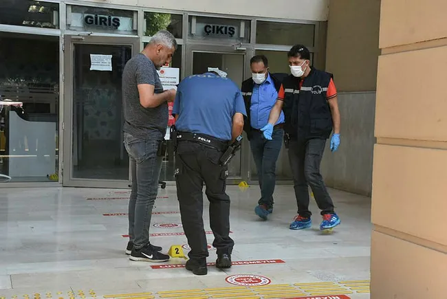 Adana Adliyesi'nde 1 kişi silahını ateşledi: 3'ü çocuk çok sayıda yaralı - 5