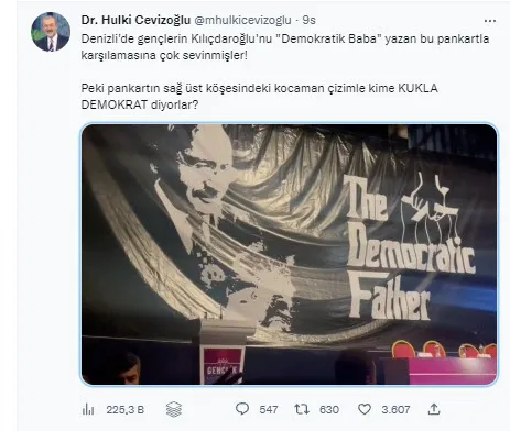 Kemal Kılıçdaroğlu’na ’The Democratic Father’ pankartlı karşılama! CHP’liler çok sevindi ama o çizim dikkat çekti: Kime ’kukla demokrat’ diyorlar?