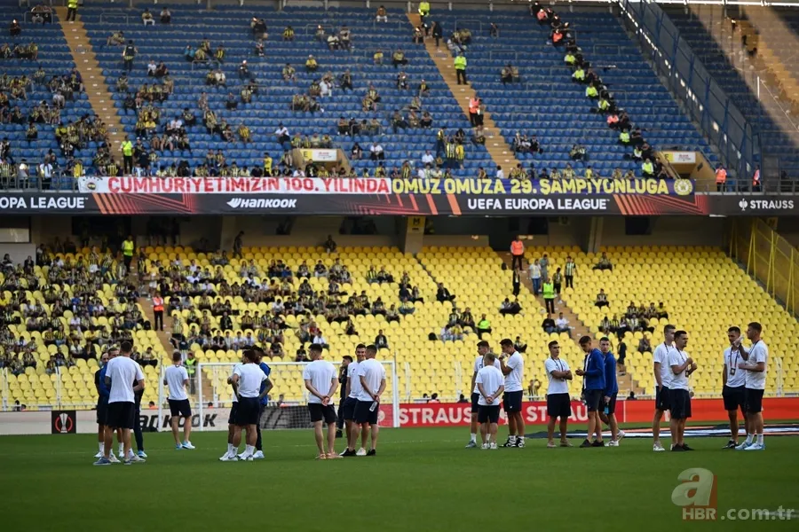 Dinamo Kiev maçında Fenerbahçe taraftarından anlamlı koreografi 21