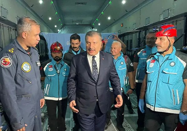 Gazze’ye yardım eli! Sağlık Bakanı Koca açıklama yaptı: 26 Gazzeli hasta ile 13 refakatçisi Türkiye’ye getirildi