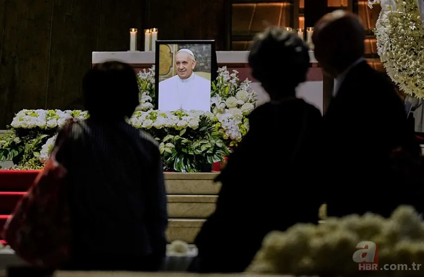 Papa gitti, koltuk savaşı kızıştı! Papalık yarışında ayak oyunları: Lobicilik hız kazandı 5