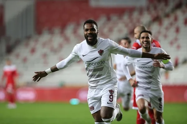 Aaron Boupendza için istenen bonservis bedeli oldu! Süper Lig’in yıldız ismine teklif yağıyor