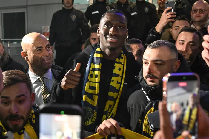 fenerbahceye-taze-kan-sidiki-cherif-imza-icin-istanbulda-1769896546156.jpg Fotoğraf (AA)