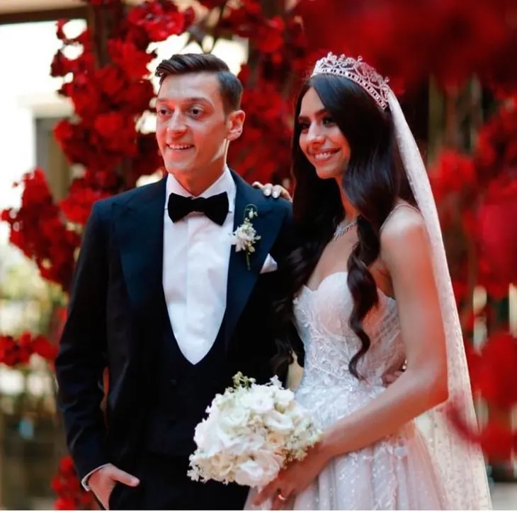 Futbolcu Mesut Özil ve Amine Gülşe’nin bebeğinin cinsiyeti belli oldu