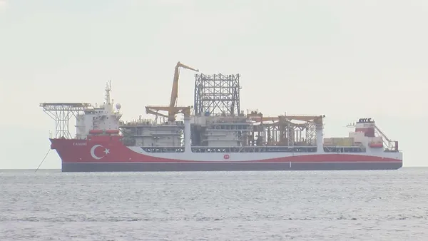 Kanuni sondaj gemisi İstanbul Yenikapı açıklarına demir attı