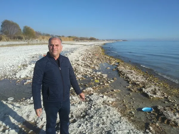 sasirtan-goruntu-van-golunde-sular-cekildi-o-yapilar-ortaya-cikti-1639383725541.jpg Şaşırtan görüntü: Van Gölü’nde sular çekildi o yapılar ortaya çıktı! - 2