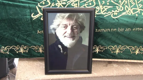 1693488918377.jpg Eşkıya Dünyaya Hükümdar Olmaz’ın yıldızı Ünal Silver'e veda! Cenazede gözyaşları sel oldu - 4