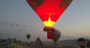 Balonlar Türk bayraklarıyla uçtu