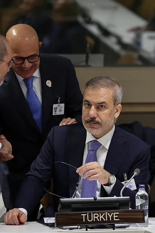 bakan-fidandan-bmde-net-mesaj-dunya-besten-buyuktur-1727128363756.jpeg Dışişleri Bakanı Hakan Fidan (AA)