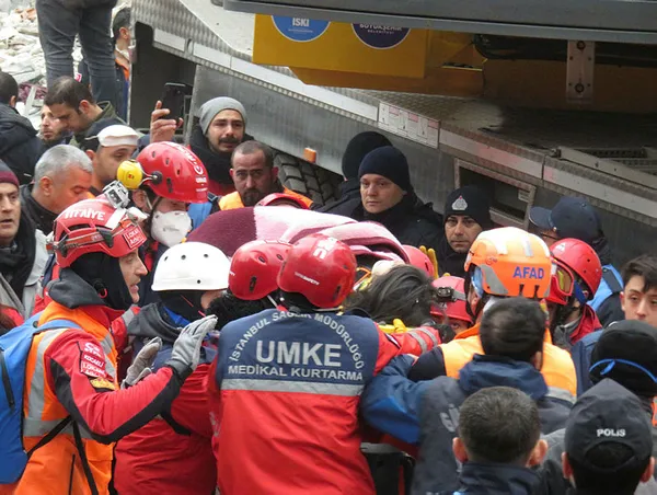 Son dakika: Kartal’da çöken binadan sevindiren haber! 5 yaşındaki Havva 19 saat sonra sağ kurtarıldı