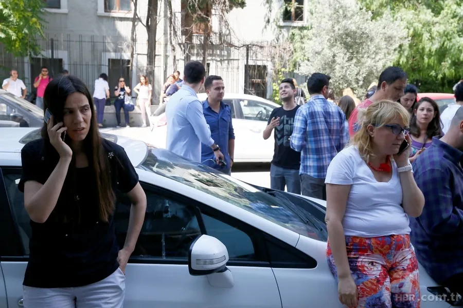 Ege'de meydana gelen deprem sonrası ilk fotoğraflar 15