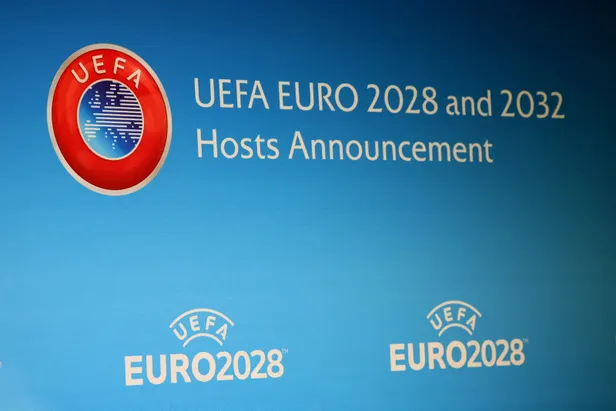 euro-2032-turkiyeden-alindi-mi-alinacak-mi-hakeme-saldiri-olayi-son-dakika-avrupa-sampiyonasi-tehlikeye-mi-gir-1702352612930.jpg EURO 2032 Türkiye'den alındı mı, alınacak mı? Hakeme saldırı olayı son dakika! Avrupa Şampiyonası tehlikeye mi girdi, son durum ne? - 1