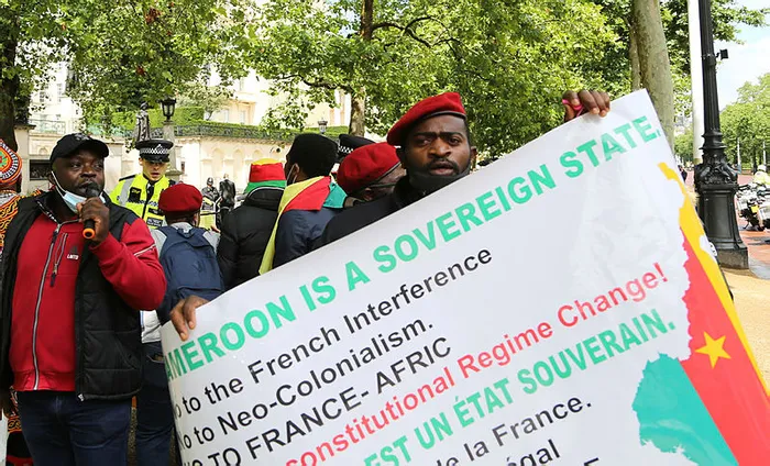 İngiltere'ye giden Macron'a "katil" tepkisi - 4