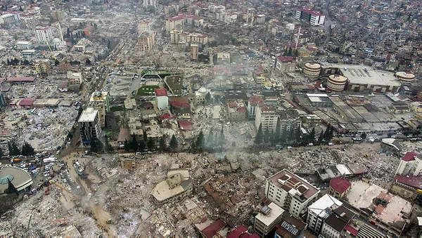 İşte depreme neden olan fay kırığının görüntüsü! İki tepe böyle ayrıldı! Facianın boyutunu A Haber ekipleri görüntüledi...