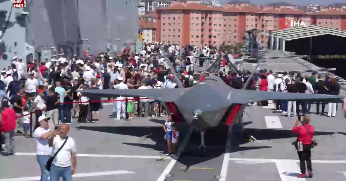TCG Anadolu TEKNOFEST’in ilgi odağı oldu