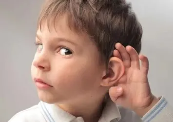 "Kepçe kulak" sorunu çocuklarda özgüveni zedeliyor