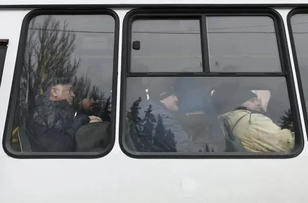 savasa-giden-yakinlariyla-boyle-vedalastilar-gozyaslari-icinde-ugurlama-rusya-ukrayna-savasi-1645695959890.jpg Savaşa giden yakınlarıyla böyle vedalaştılar! Gözyaşları içinde uğurlama |Rusya-Ukrayna savaşı - 2