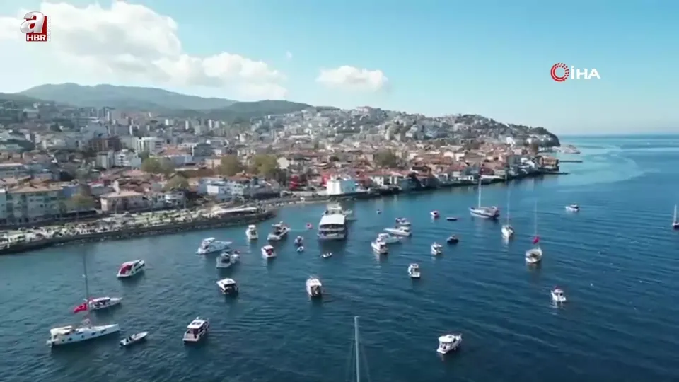 Denizde onlarca tekne kortej yaptı