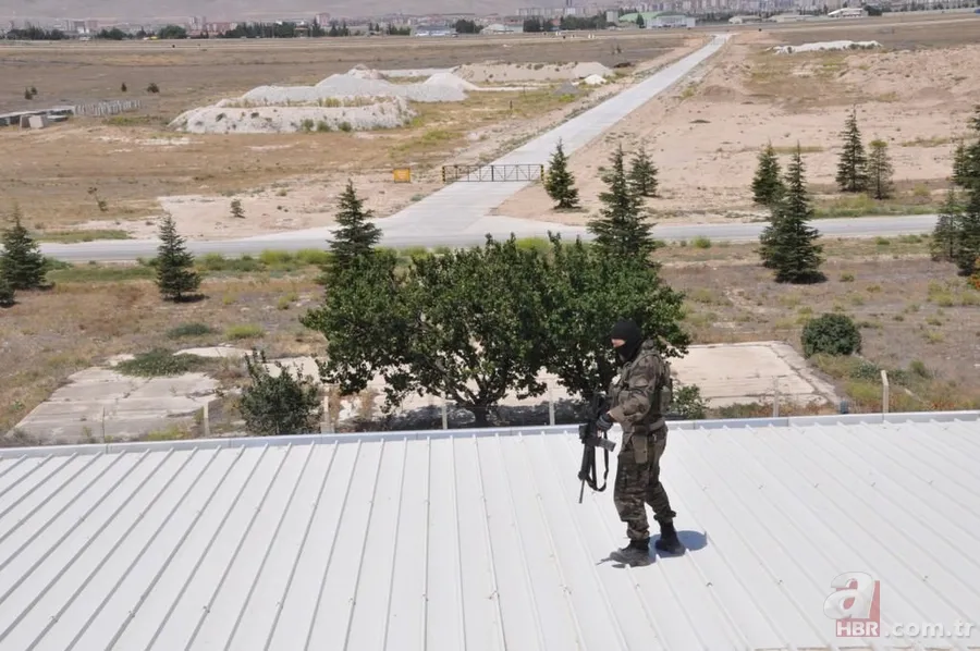 Keskin nişancılar jet üssünde 'kuş uçurtmuyor' 5