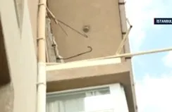 Balkon çöktü, bina tahliye edildi!