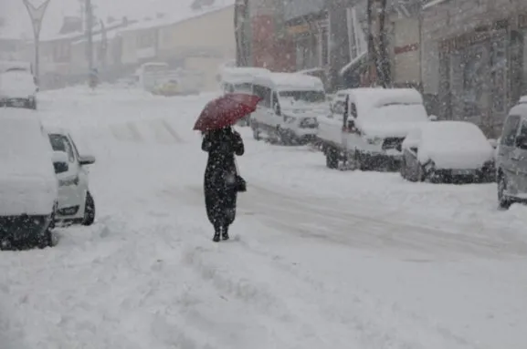 İstanbul’a kar yağacak mı? Meteoroloji’den İstanbul’a kar uyarısı! 12 Ocak salı günü hava nasıl olacak?