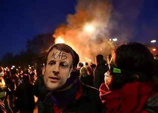 Fransa Cumhurbaşkanı Emmanuel Macron kabul etti: Polis şiddet uyguluyor!