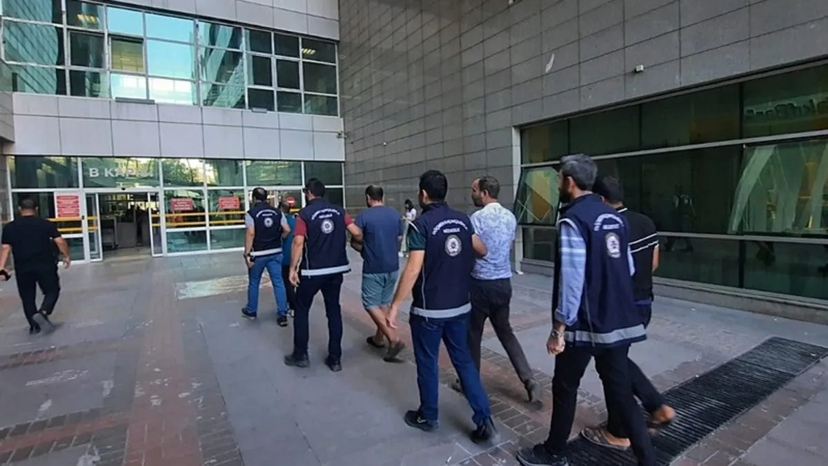 Mersin'de düzensiz göçmen operasyonu! Ülkelerine gönderildi