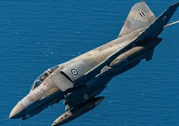 Son dakika | Yunanistan'da savaş uçağı düştü
