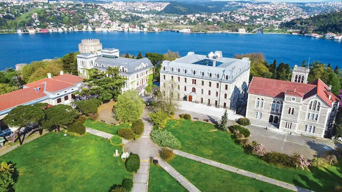 Boğaziçi Üniversitesi bu cesareti kimden alıyor? Kendini yasaların üstünde görüyor! Ne YÖK’ü ne de MEB’i dikkate alıyor