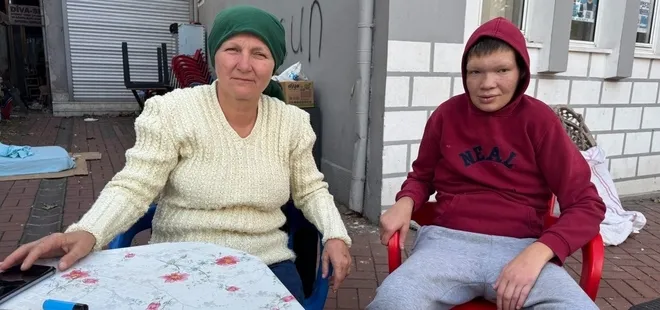 Oğlu için el emeği göz nuru ürünler satarak geçimini sağlıyor