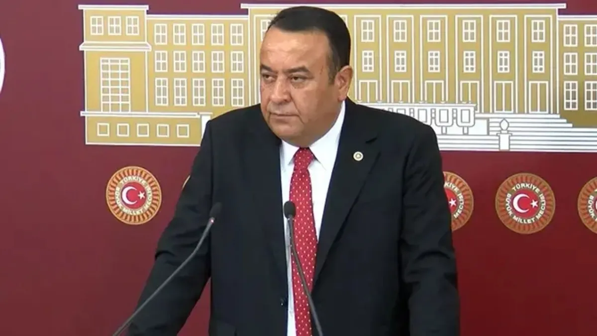 CHP'li Adnan Beker partisinden istifa etti: "Kişisel hesaplar ve hukuksuzluk hakim"