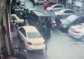 Film sahnelerini aratmayan taciz kovalamacası: Minibüsün arka camından girip dövdü