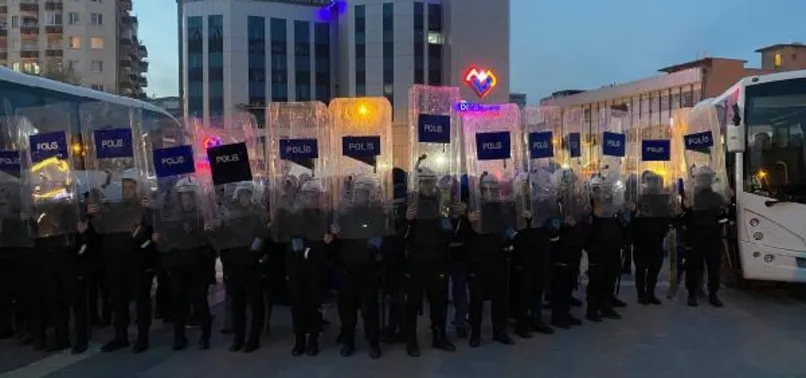 HDP'li isimler Pençe Kılıç Hava Harekatı'nı Diyarbakır'da protesto etti! Aralarında il başkanları olan topluluktan 47 gözaltı